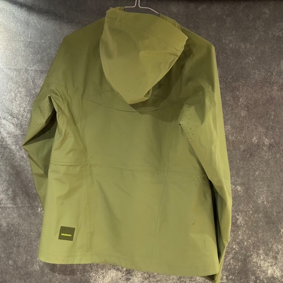 Lululemon Rain Jacket Sage Green - Excellent Condition - Picture 2 of 2